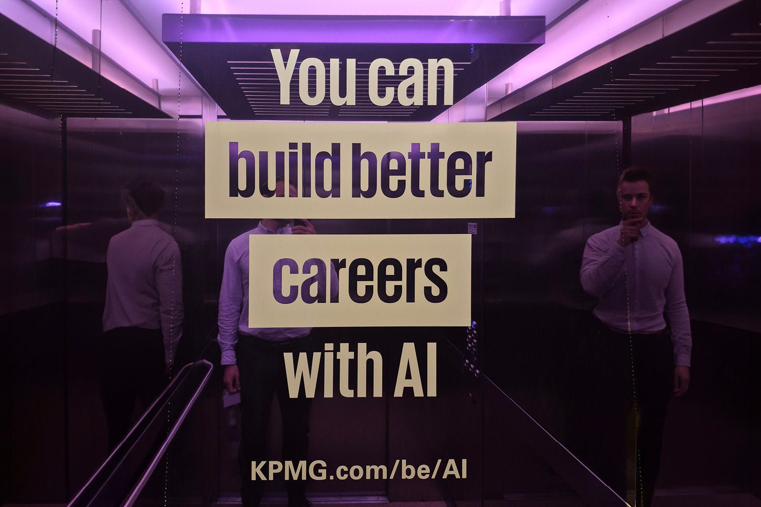A picture of Hendrik in the elevator, with a quote sticker on the elevator mirror.