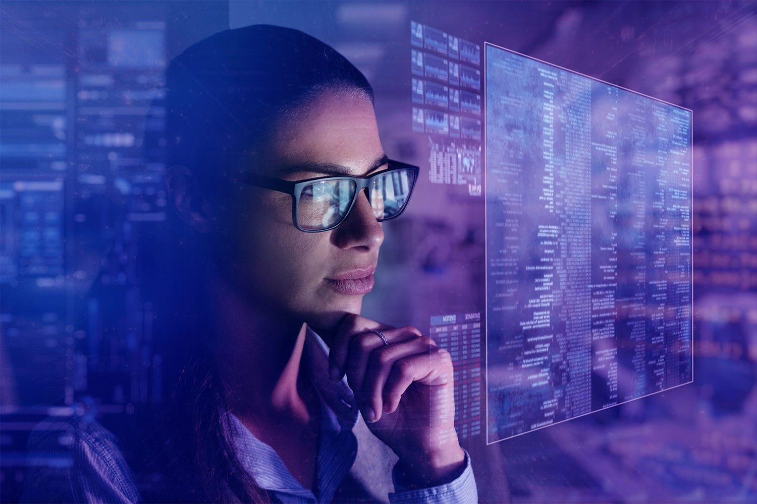 Mulher com efeitos de tecnologia