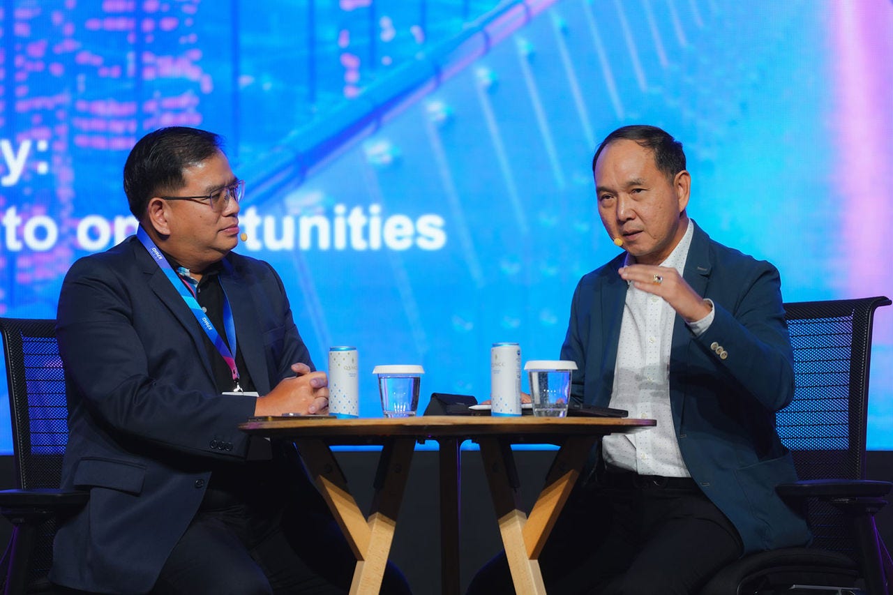 Chai Eamsiri, CEO of Thai Airways, on stage with Sukit Vongthavaravat, Partner, KPMG in Thailand