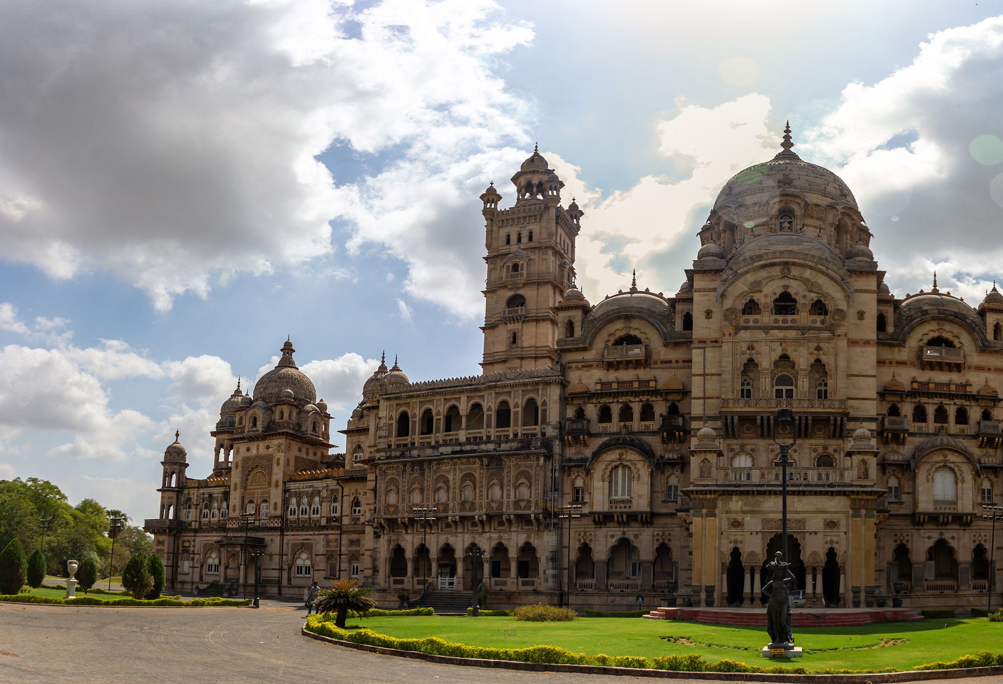 abstract-pink-rectangle-with-pink-semicircle-outline