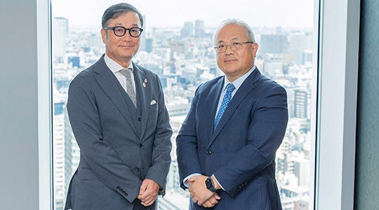 左から　ServiceNow Japan　渡部氏、KPMG　宮坂