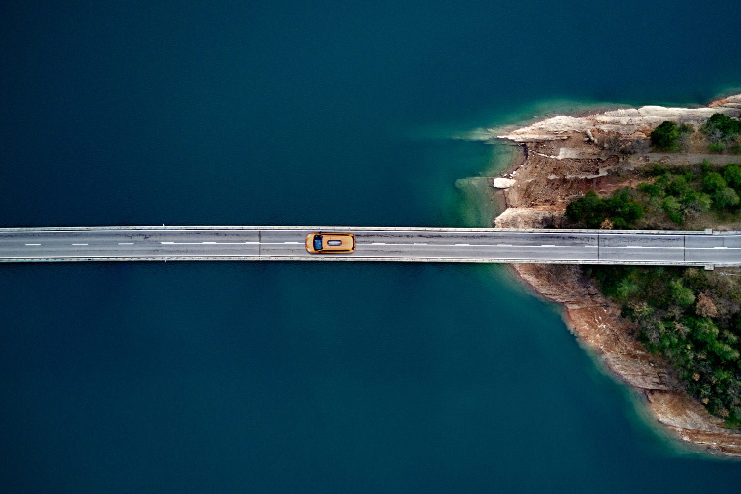 Straße über Wasser