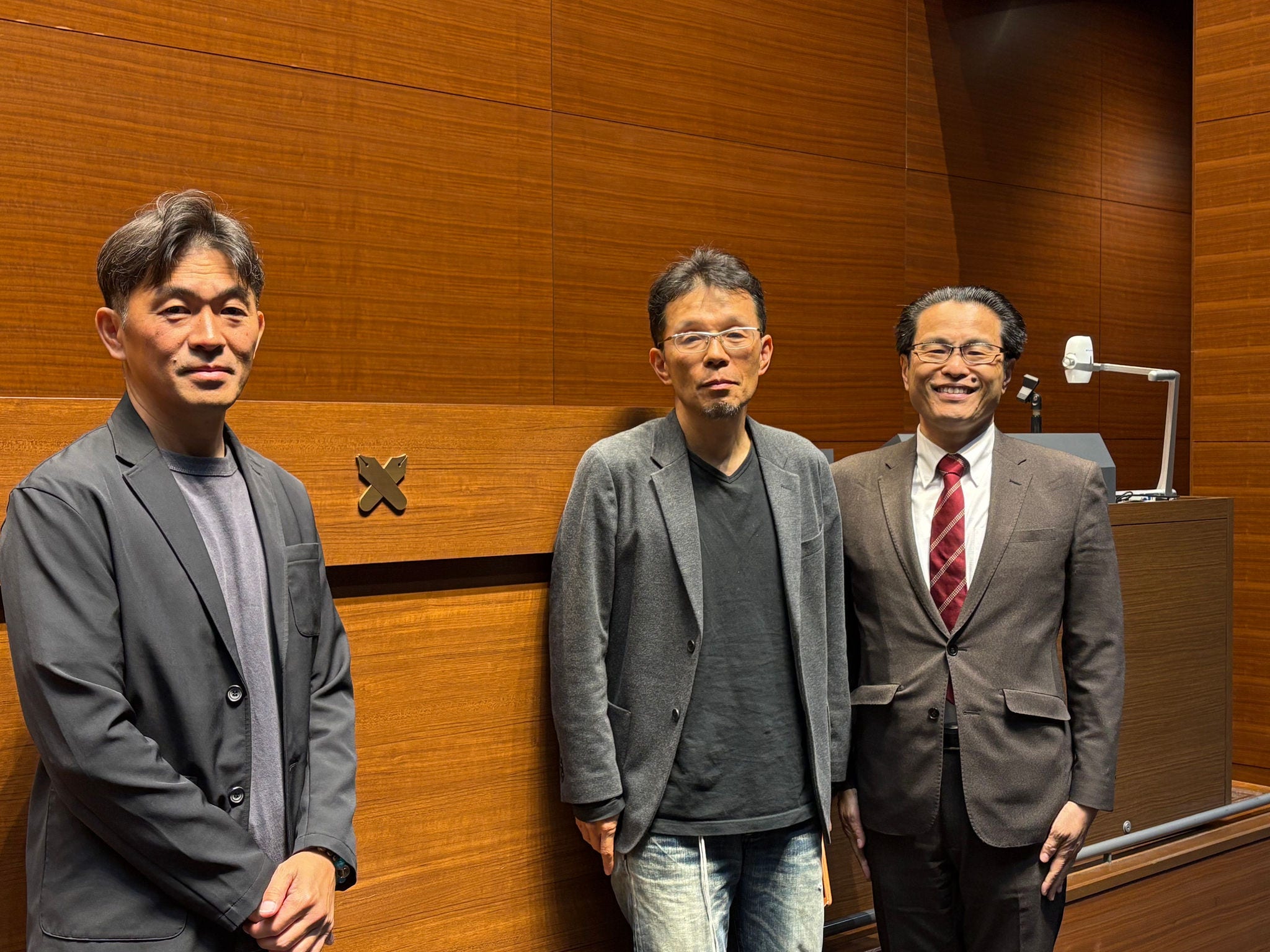 （右）慶應義塾大学 経済学部 教授 中妻 照雄氏 （中）倉田 剛 （左）佐渡 誠