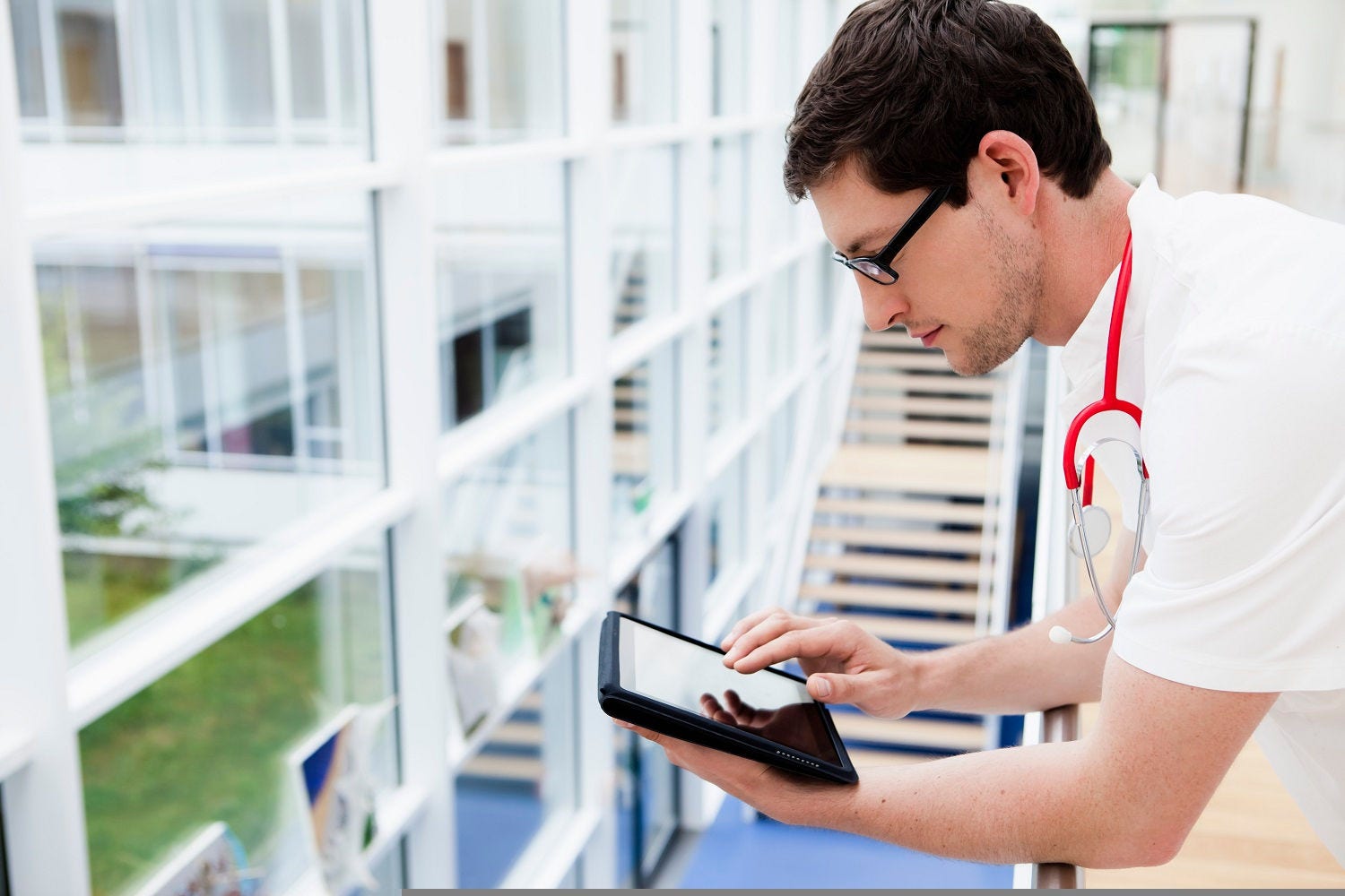 Germany, Bavaria, Diessen am Ammersee, Young doctor using digital tablet