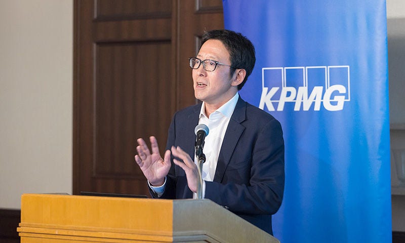Japanese alt text: KPMG　足立