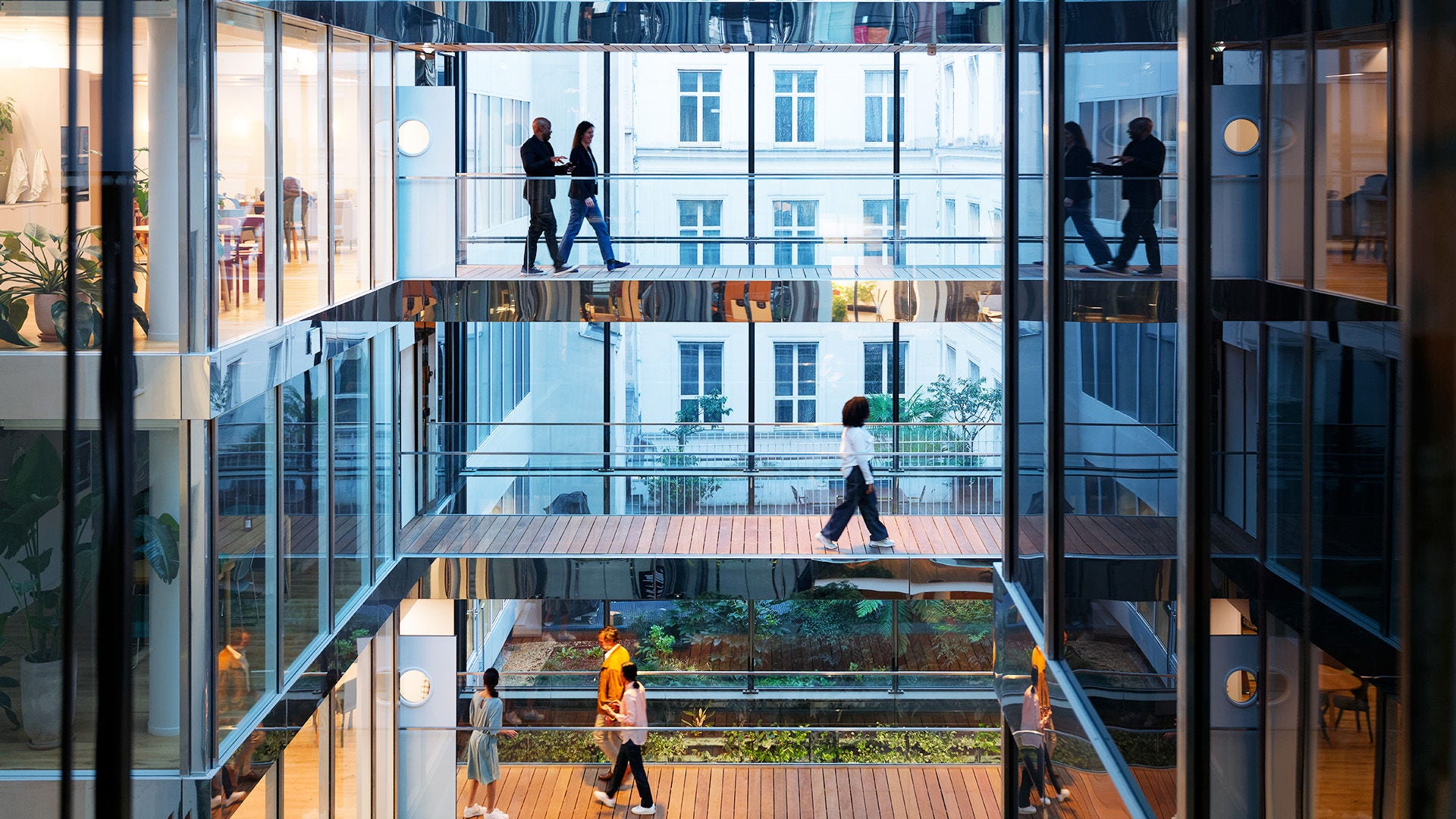 Fensterfront vom Bürogebäude