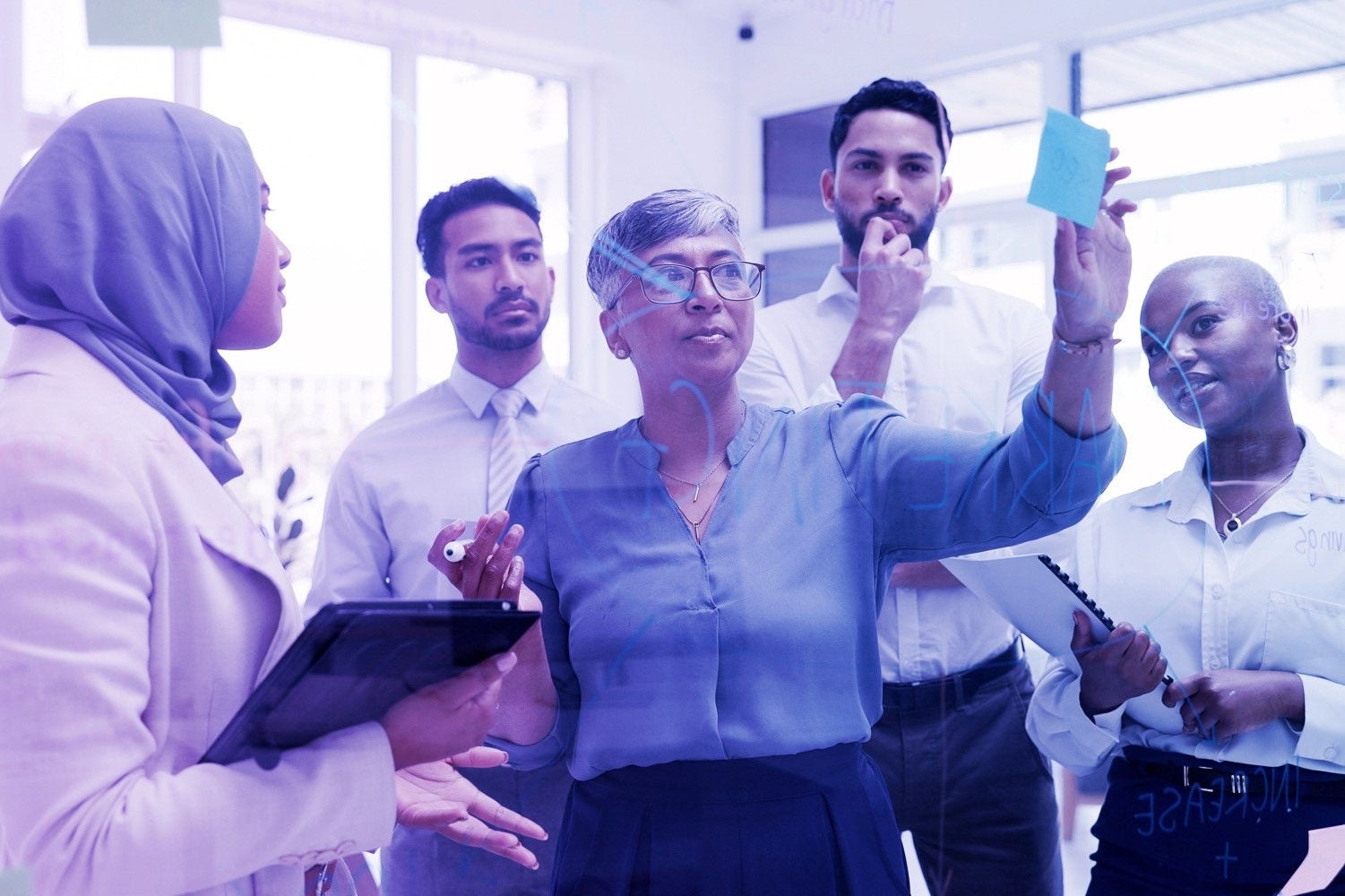 Illustration von  5 Kollegen