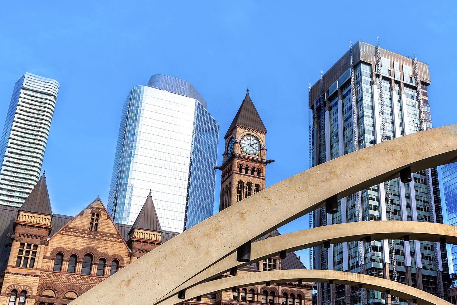 Buildings in america against a bridge